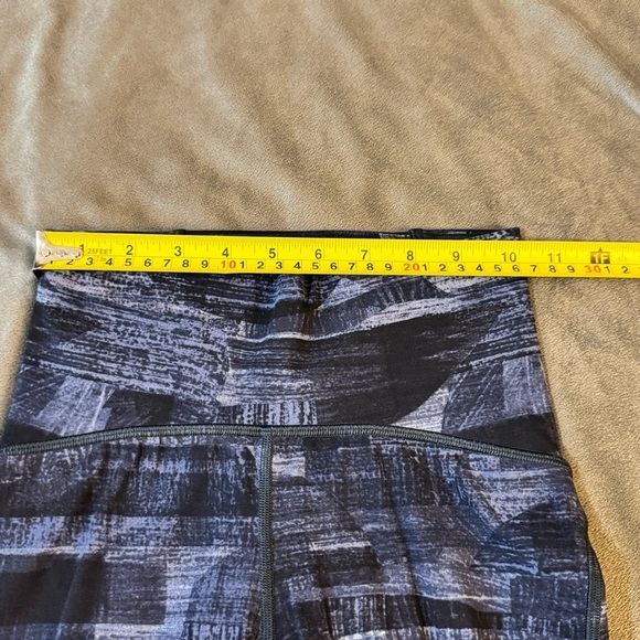 Lululemon Train Times
Transition Multi Midnight Navy / Black
#108 - Picture 4 of 12